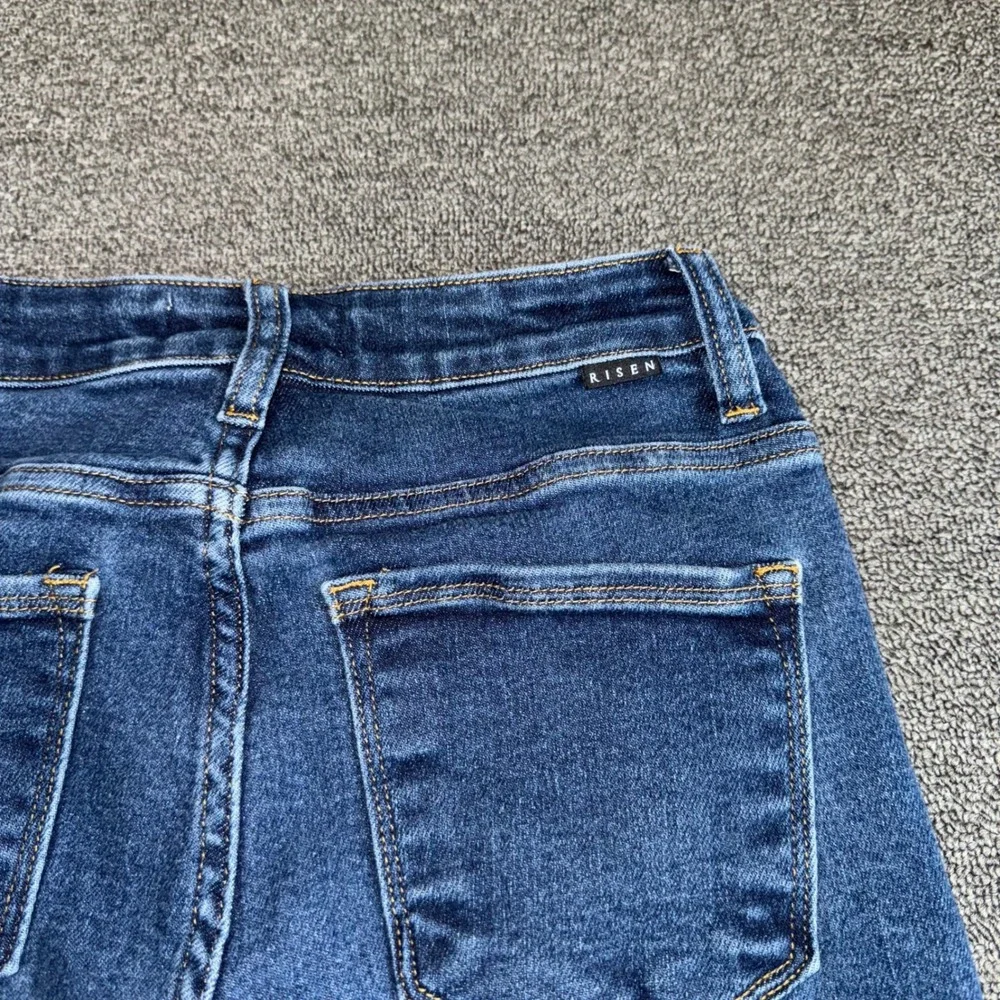 Risen Jeans Medium Wash Straight Leg High Rise Denim Blue Size 3/26 Casual Wear